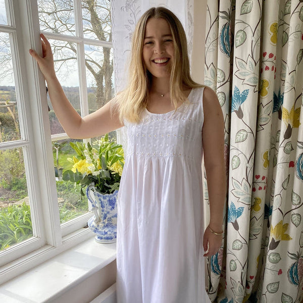 Daisy white cotton nightie