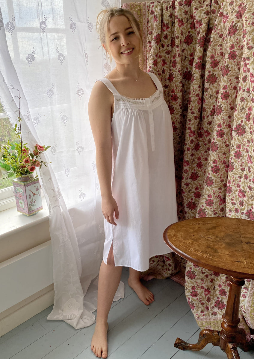 Nighties, Pyjamas & Dressing Gowns – English Rose Linens