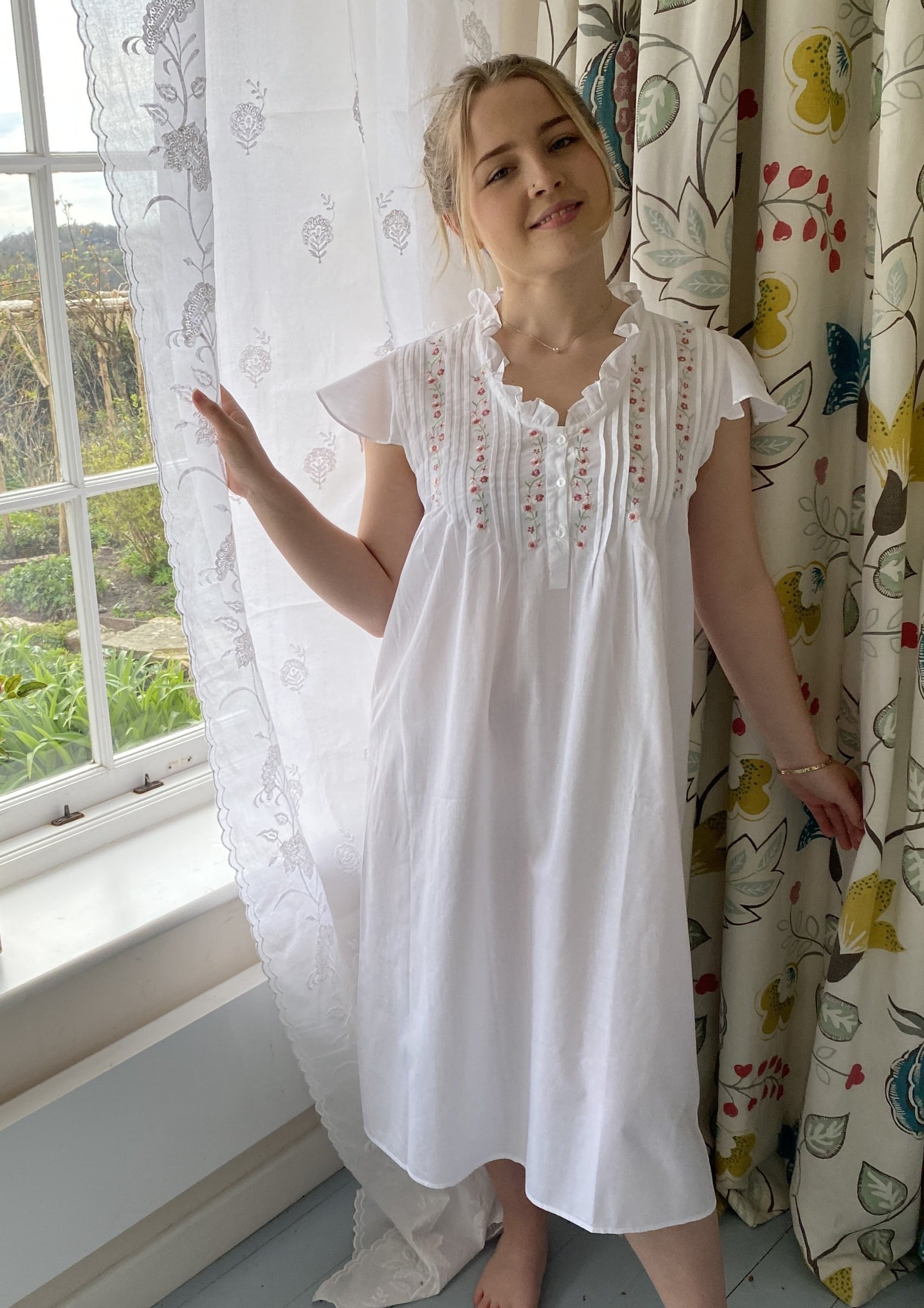 Nighties, Pyjamas & Dressing Gowns – English Rose Linens
